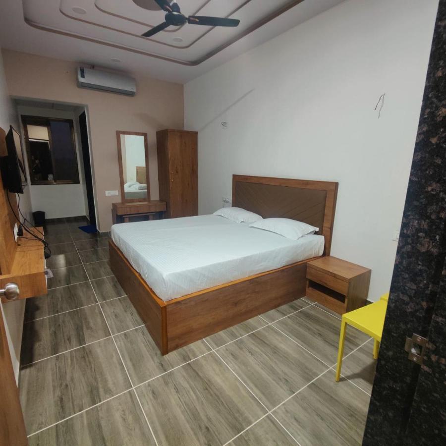 Hotel Nilkanth Navsari Exterior foto