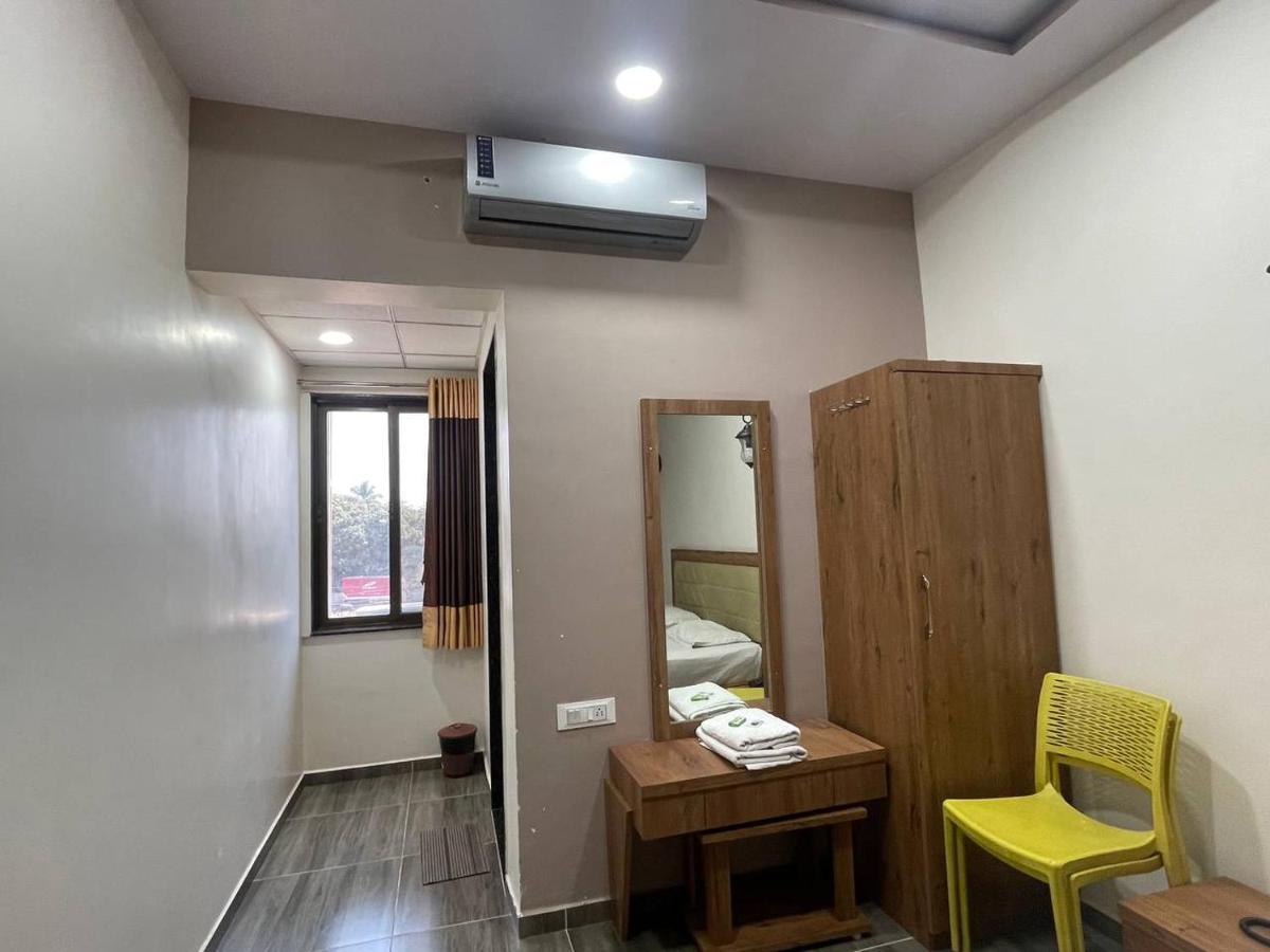 Hotel Nilkanth Navsari Exterior foto