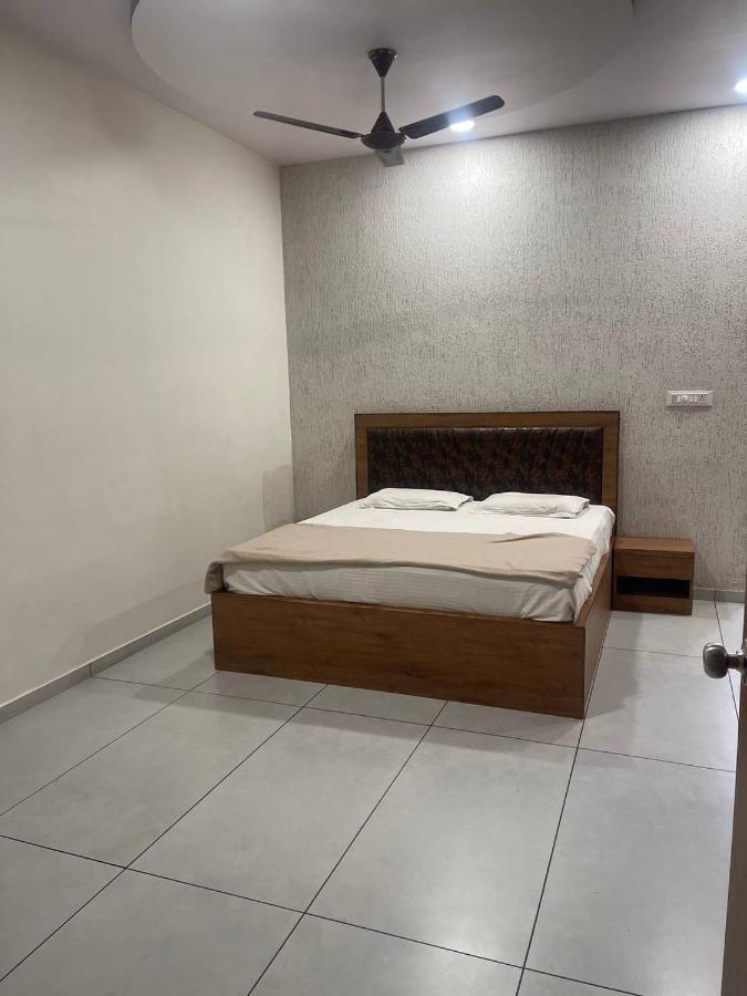 Hotel Nilkanth Navsari Exterior foto